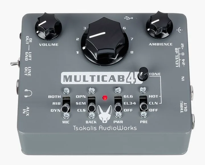 Tsakalis AudioWorks Multicab MK 4, footswitch in primo piano