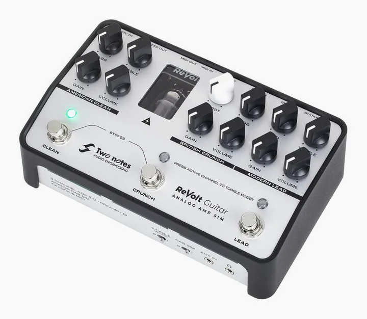 Two Notes ReVolt Guitar Preamp fotografato frontalmente