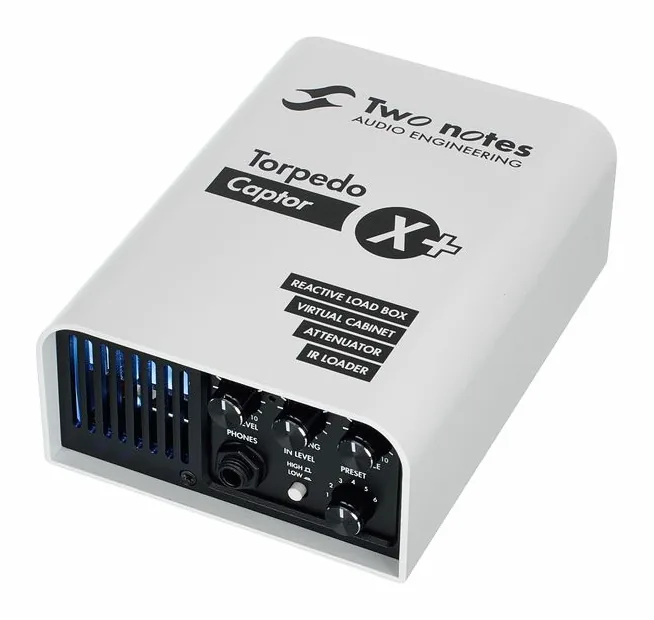 Two Notes Torpedo Captor X + 8 Ohms in primo piano frontale