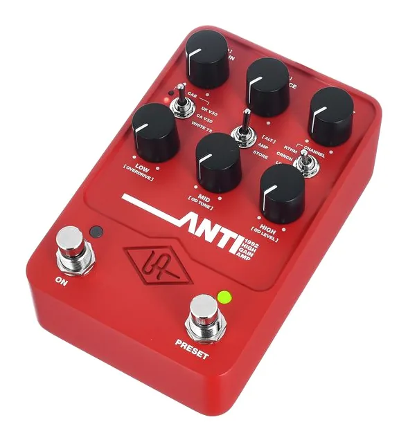 Universal Audio UAFX ANTI 1992 High Gain Amp inquadrato di fronte su sfondo neutro