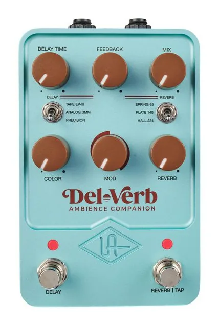 Universal Audio UAFX Del-Verb Ambience Compan., footswitch in primo piano
