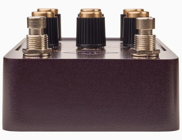 Universal Audio UAFX Lion 68 Super Lead Amp, footswitch in primo piano