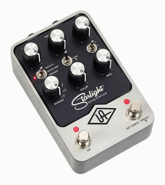 Universal Audio UAFX Starlight Echo Station, led e interruttore a pedale