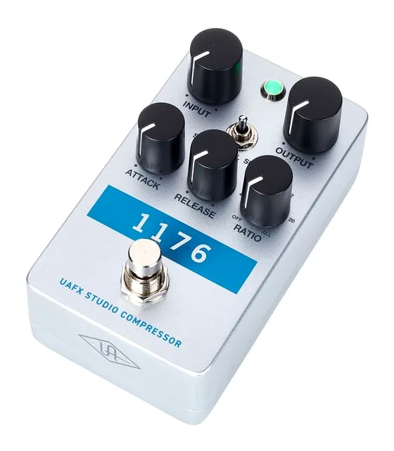 Universal Audio UAFX 1176 Studio Compressor fotografato frontalmente