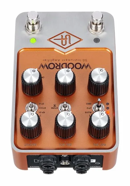 Universal Audio UAFX Woodrow '55, footswitch in primo piano
