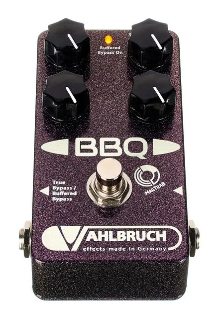 Vahlbruch BBQ Buffer/Boost/EQ, footswitch in primo piano