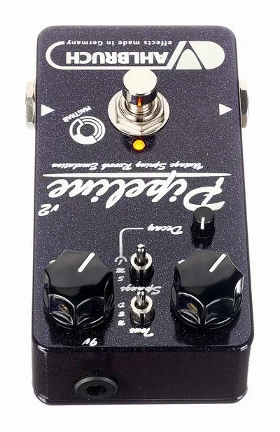 Vahlbruch Pipeline v2 Reverb, footswitch in primo piano