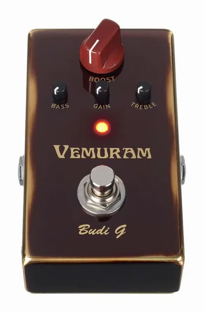 Vemuram Budi-G Boost, footswitch in primo piano