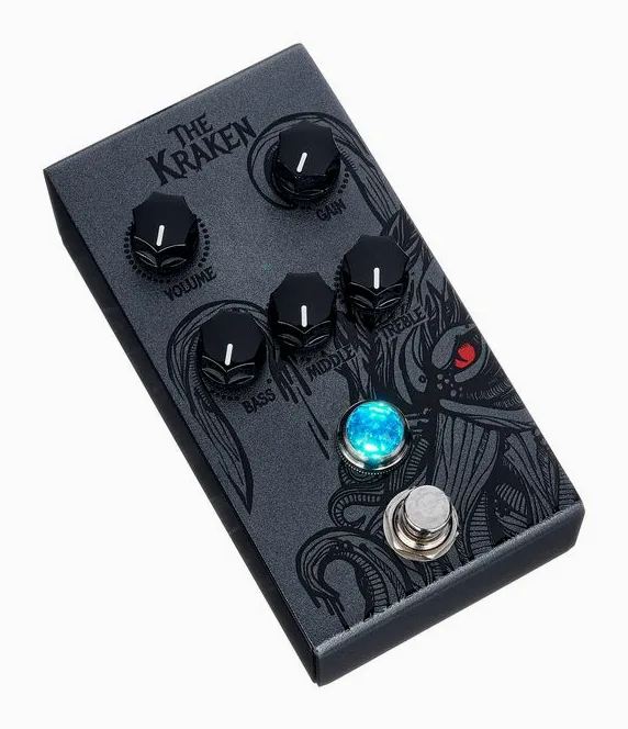 Victory Amplifiers V1 Kraken, footswitch in primo piano