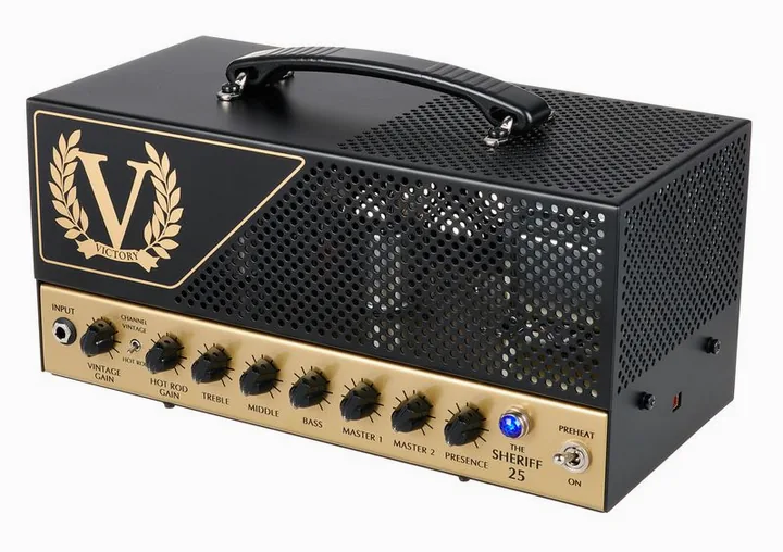 Victory Amplifiers Sheriff 25 Lunch Box Head inquadrato di fronte su sfondo neutro