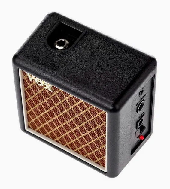 Vox Amplug 2 Cabinet, logo e finiture del pannello frontale