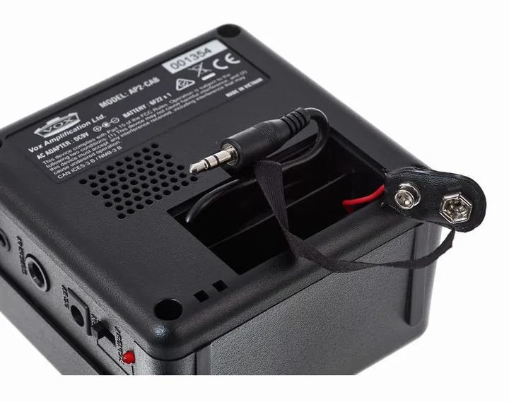Vox Amplug 2 Cabinet, logo e finiture del pannello frontale