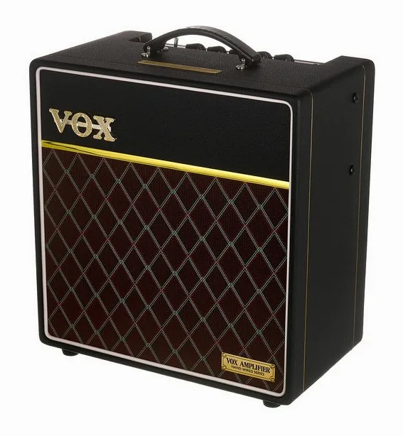 Vox AC4 Handwired inquadrato di fronte su sfondo neutro