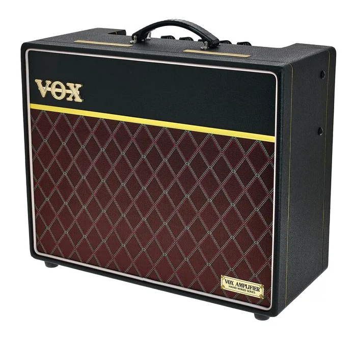 Vox AC10 Handwired inquadrato di fronte su sfondo neutro