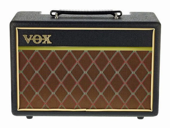 Vox Pathfinder 10, retro con le prese di collegamento