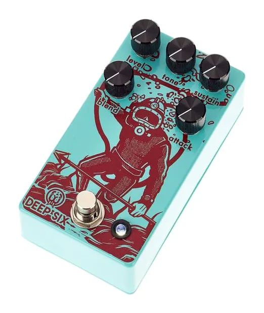 Walrus Audio Deepsix V3 inquadrato di fronte su sfondo neutro