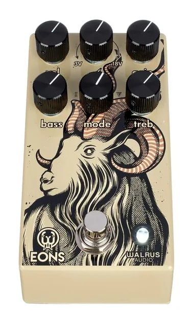 Walrus Audio Eons Fuzz, footswitch in primo piano