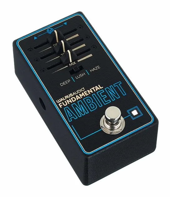 Walrus Audio Fundamental Ambient Reverb, footswitch in primo piano
