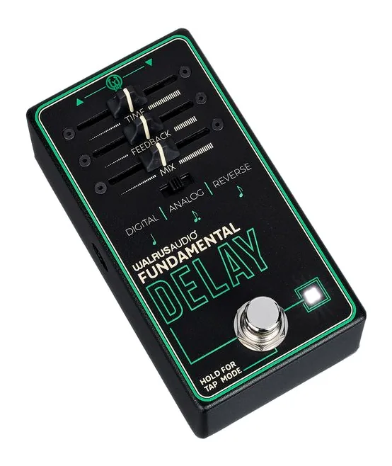 Walrus Audio Fundamental Delay, footswitch in primo piano