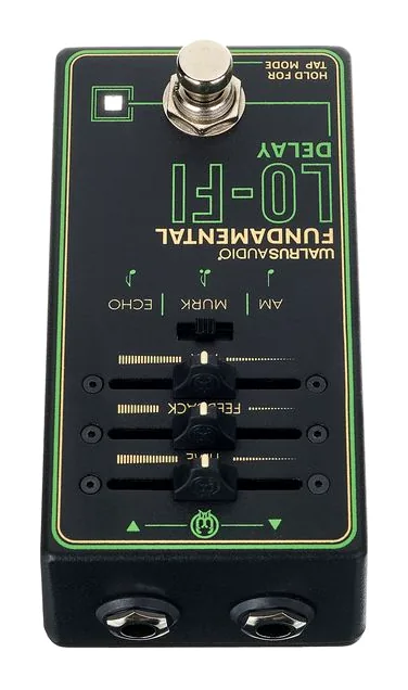 Walrus Audio Fundamental Lo-Fi-Delay, footswitch in primo piano