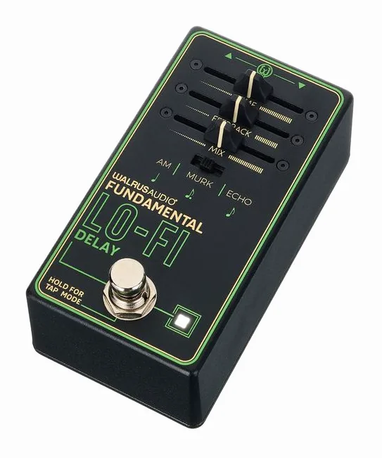 Walrus Audio Fundamental Lo-Fi-Delay inquadrato di fronte su sfondo neutro