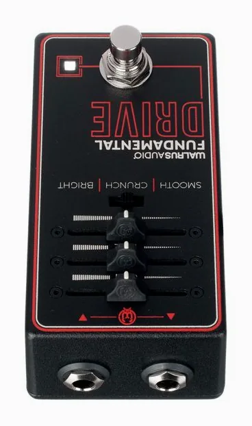Walrus Audio Fundamental Overdrive, footswitch in primo piano
