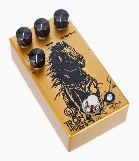 Walrus Audio Iron Horse V3, footswitch in primo piano
