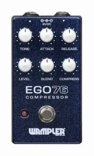 Wampler Ego 76 Compressor, footswitch in primo piano