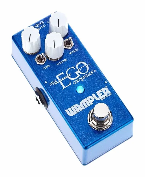 Wampler Mini Ego Compressor, footswitch in primo piano