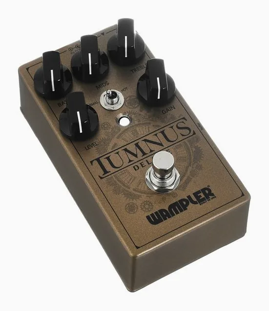 Wampler Tumnus Deluxe Overdrive V2, footswitch in primo piano