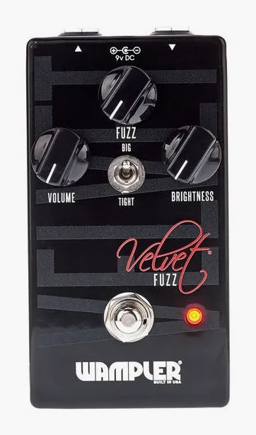 Wampler Velvet Fuzz, footswitch in primo piano