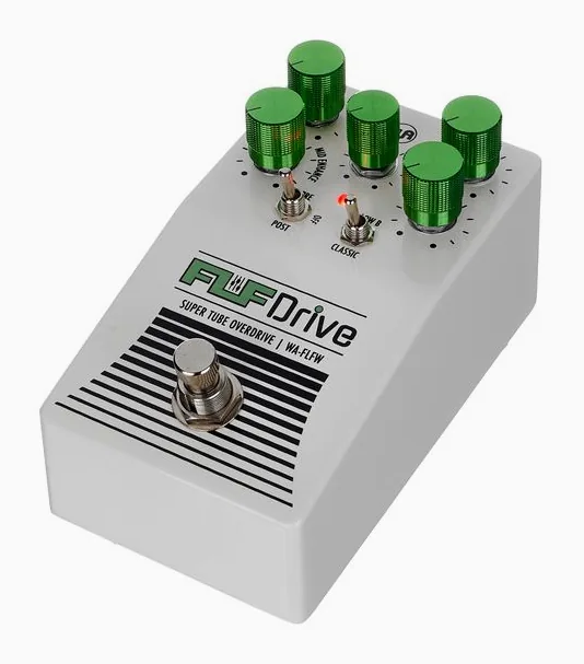 Warm Audio Fluff Drive Limited Ed. White fotografato frontalmente