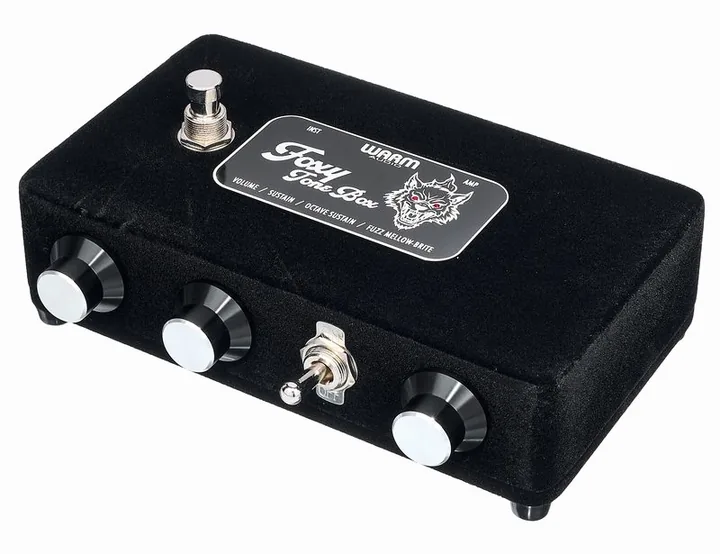 Warm Audio Foxy Tone Box Werewolf Fuzz visto di fronte