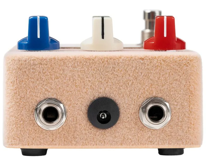 Warm Audio Peach Fuzz, connettori sul retro dell'unita