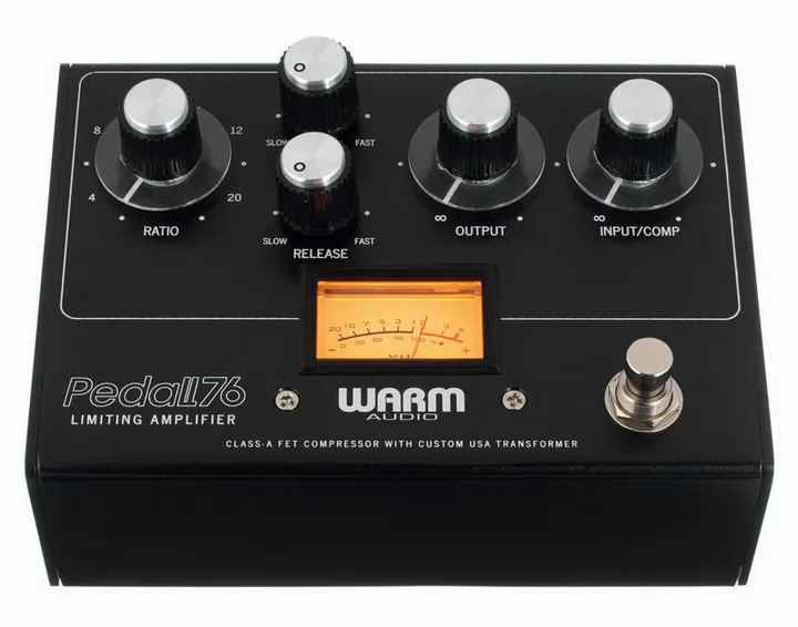 Warm Audio Pedal76 FET Compressor, led e interruttore a pedale