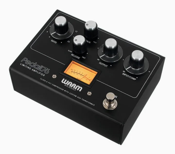 Warm Audio Pedal76 FET Compressor fotografato frontalmente