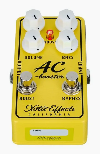 Xotic AC Booster V2, footswitch in primo piano