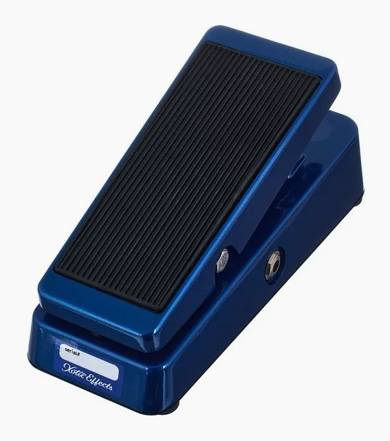 Xotic XW-2 Wah Metallic Blue in primo piano frontale