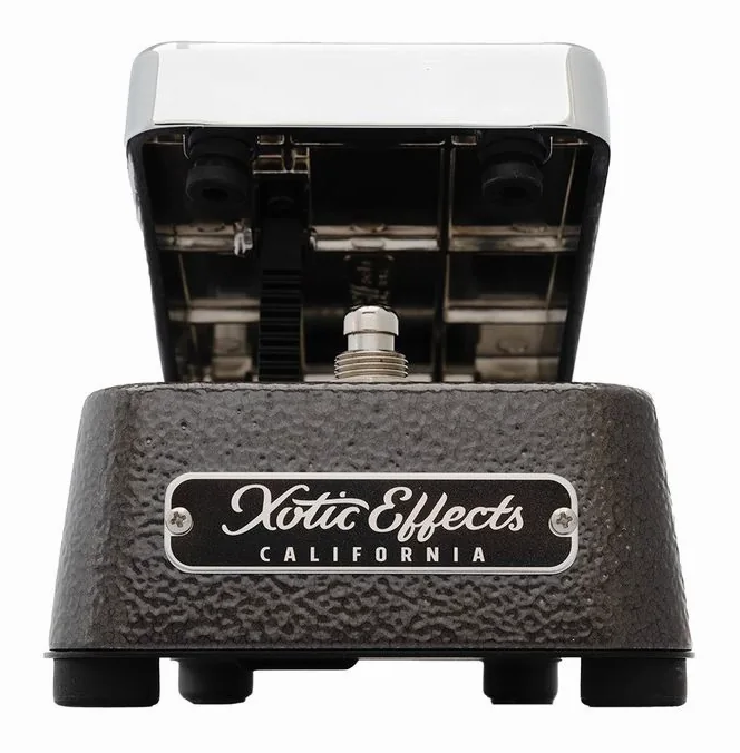 Xotic XXP-1 Expression Pedal inquadrato di fronte su sfondo neutro