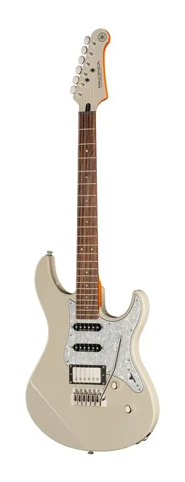 Yamaha Pacifica 612VIIX Vintage White fotografato frontalmente