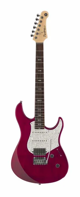 Yamaha Pacifica Std+12 Fired Red RF inquadrato di fronte su sfondo neutro