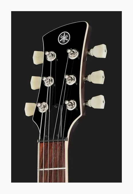 Yamaha Revstar RSS02T Fired Red, corpo e verniciatura in primo piano