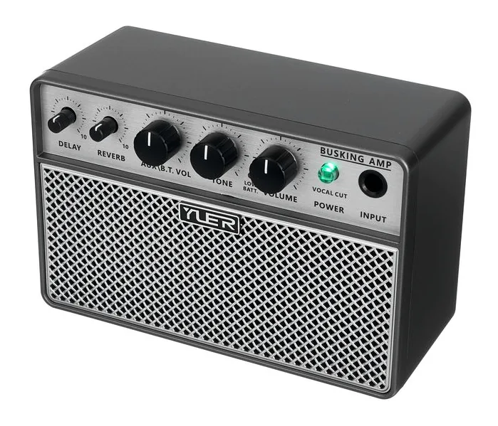Yuer BA-10Pro Mini Busking Amp inquadrato di fronte su sfondo neutro