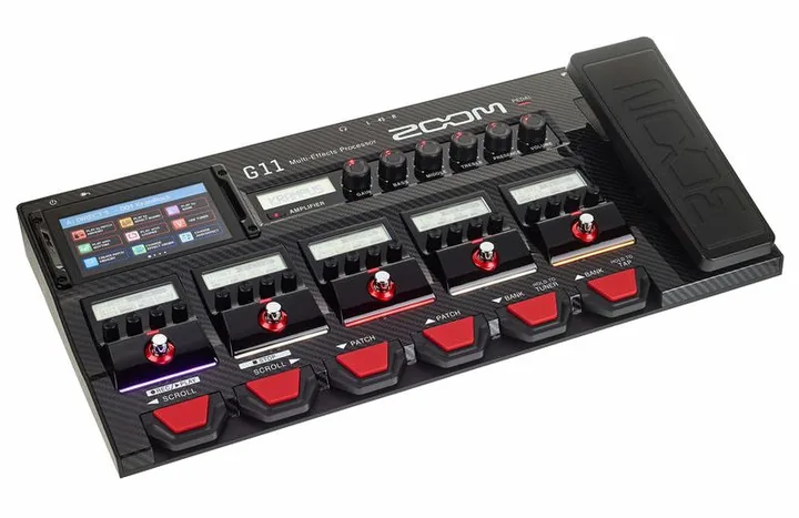 Zoom G 11 Guitar Multi Effect, led e interruttore a pedale
