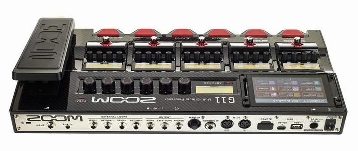 Zoom G 11 Guitar Multi Effect, led e interruttore a pedale