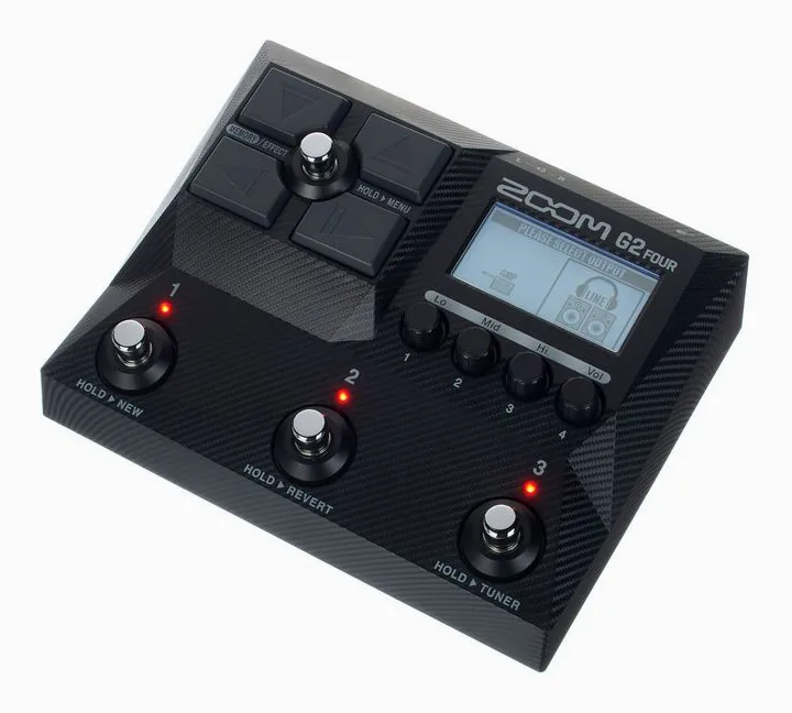 Zoom G2 FOUR Guitar Multi-Effect inquadrato di fronte su sfondo neutro